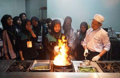 Kunjungan Industri SMK Ma'arif NU 1 Purwokerto ke SMK PGRI 2 Kaliwungu Kudus