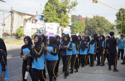 Jalan Sehat Dalam Mengisi Kegiatan Classmeeting