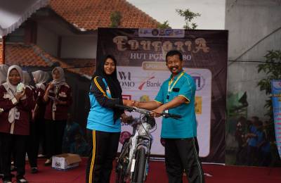 Doorprize Jalan Sehat Dalam Rangka HGN & HUT PGRI Ke - 80